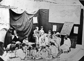 Mädchenschule in Algier, um 1860